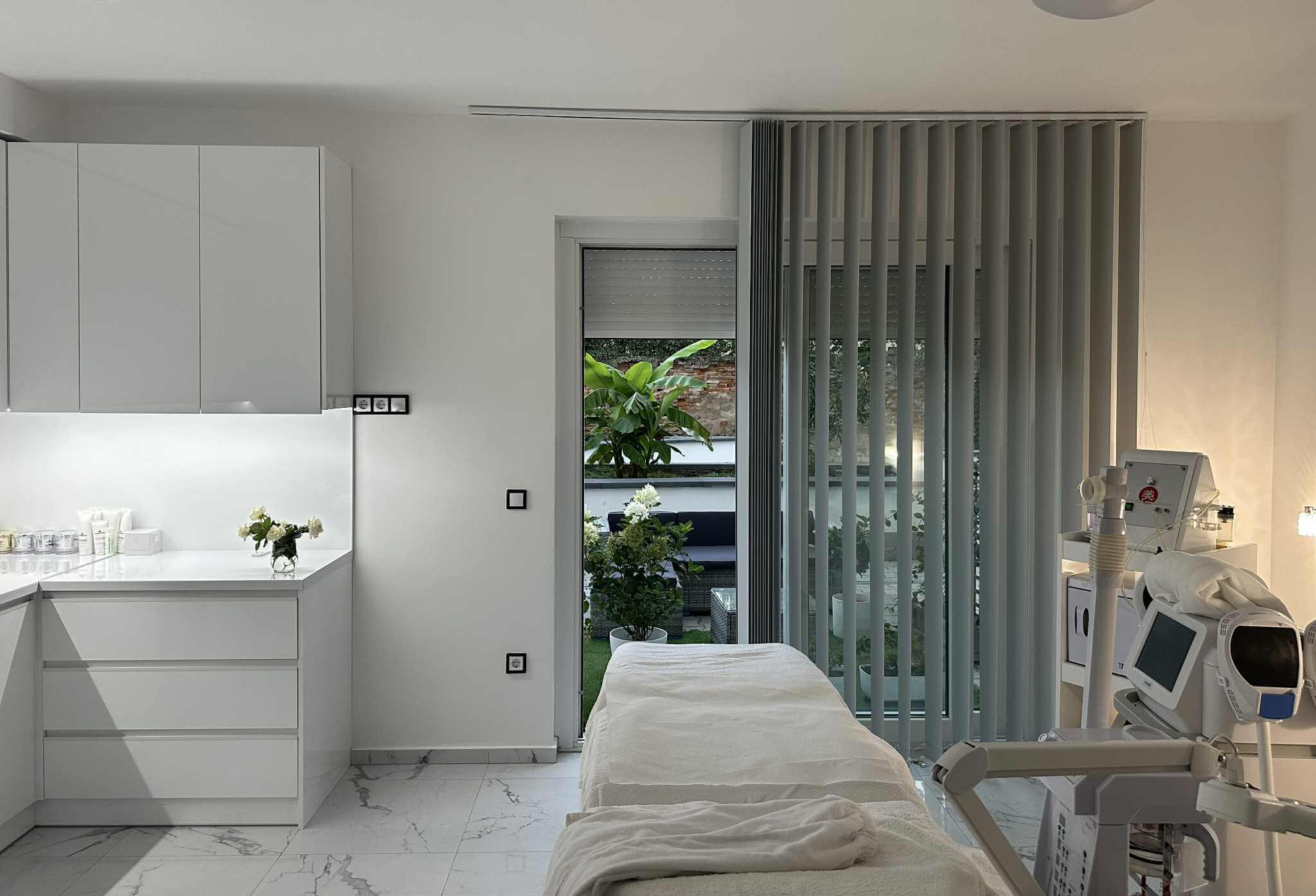 Debrecen, Tímár utca 18. Beauty Services szalon
